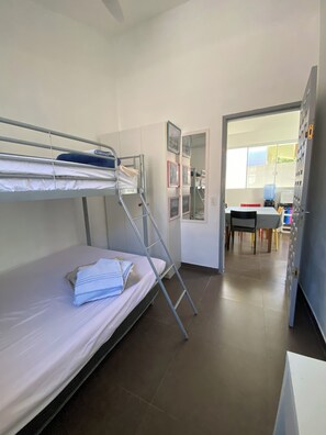 Iron/ironing board, WiFi, bed sheets - Beachfront house with pool next to the Sesc Cacupe hotel. (Florianópolis)