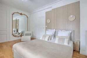 2 bedrooms, desk, iron/ironing board, WiFi - Luxury 2B,6P,AC by Louvre - Tuileries Gardens View (Paris)