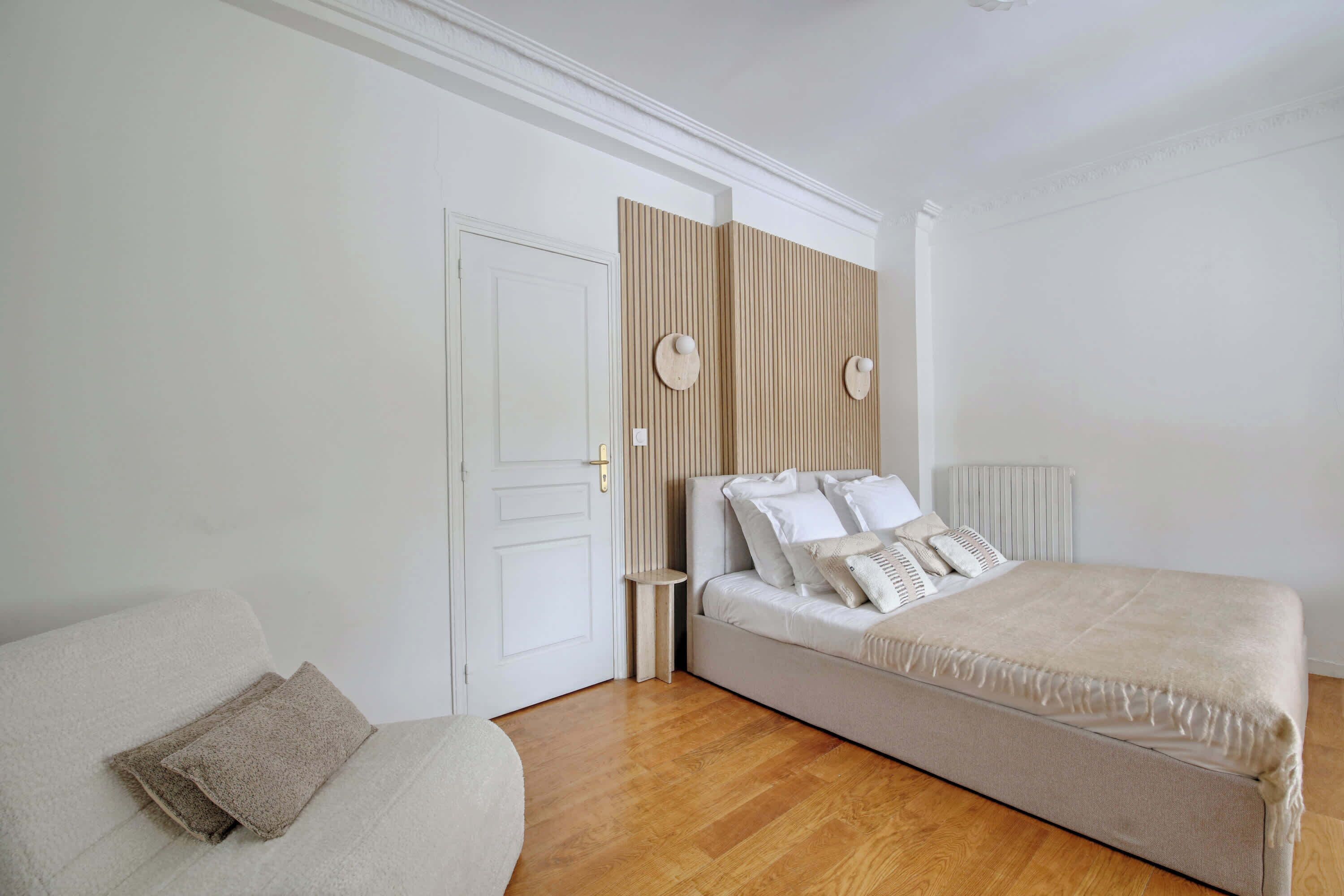 2 bedrooms, desk, iron/ironing board, WiFi