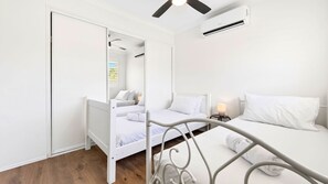 3 bedrooms, free WiFi, bed sheets - Ancona Adventure Base Pools & Theme Parks (Carrara)