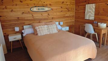 Quarto casal conforto, vista para o jardim | Cortinas blackout, Wi-Fi de cortesia, roupa de cama