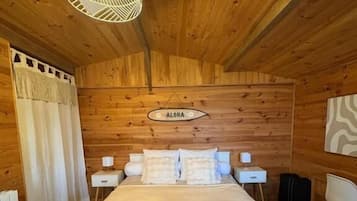 Comfort dubbelrum - utsikt mot trädgården | Mörkläggningsgardiner, gratis wi-fi och sängkläder