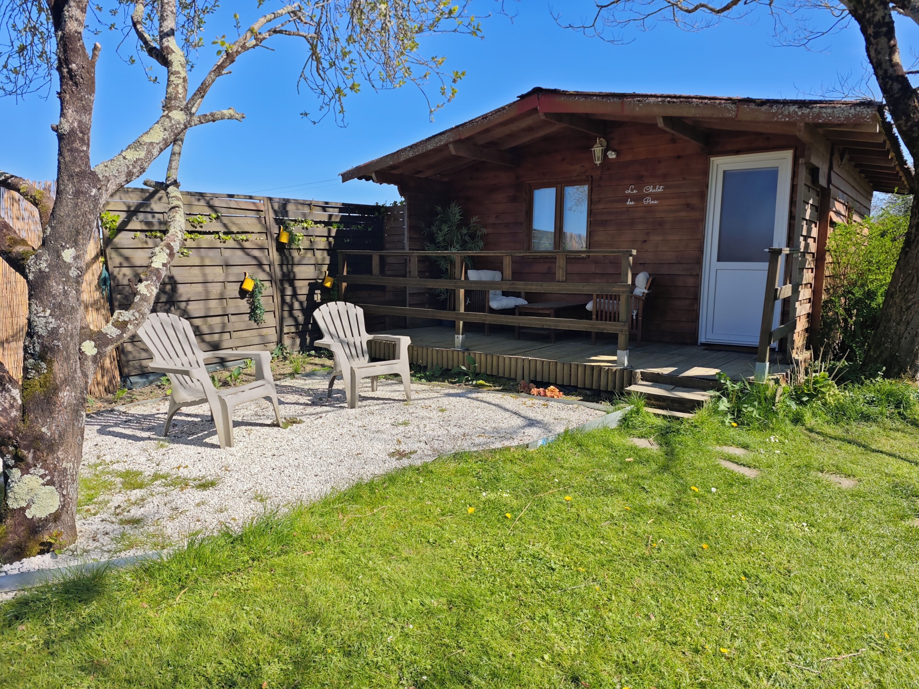 Vista frontal de la propiedad