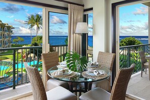 Dining - Waipouli Beach Resort Exquisite Ocean & Pool View - Kauai Luxury with 2 Kings (Kapaa)