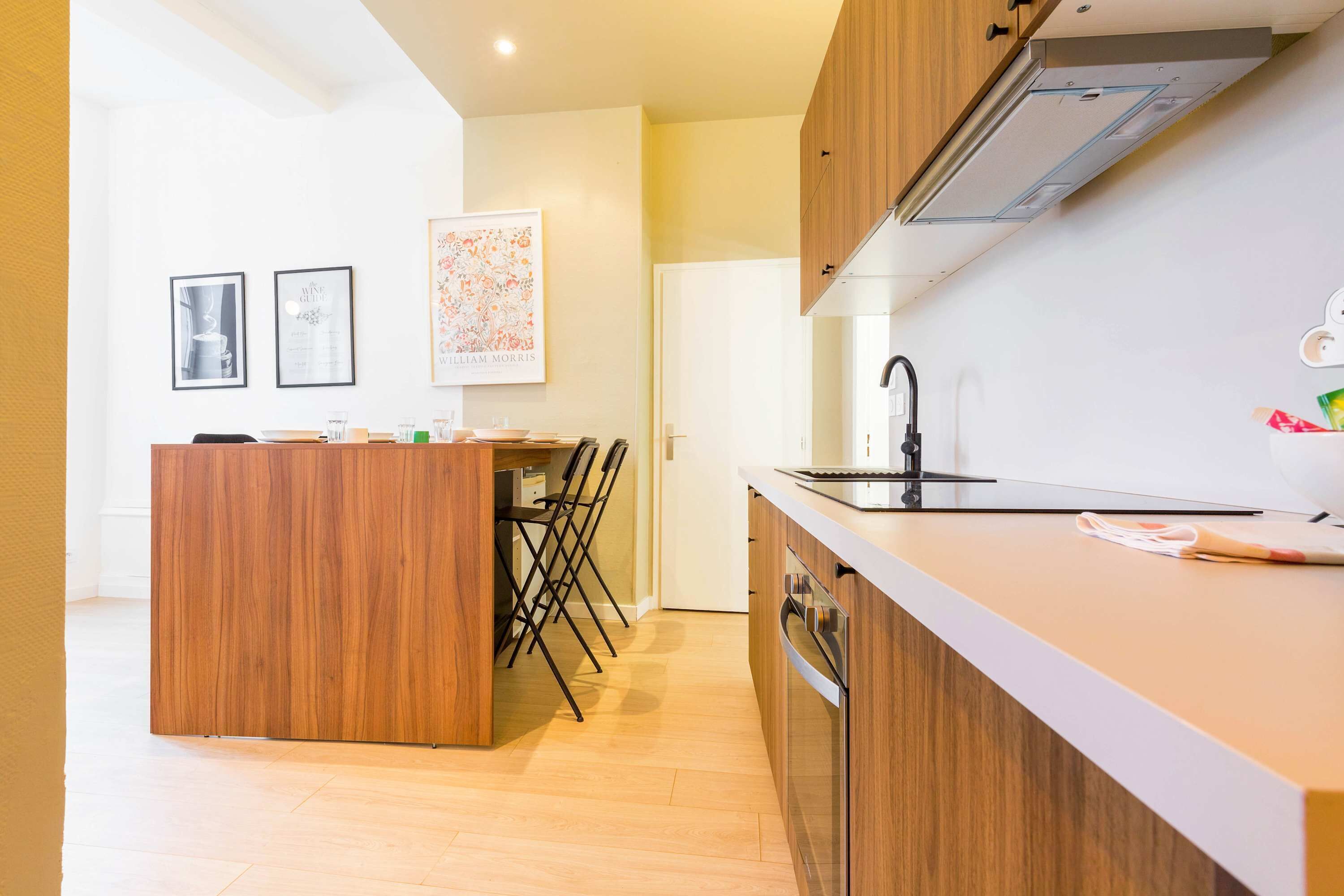 Micro-ondes, four, cafetière/bouilloire, grille-pain