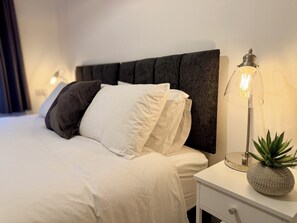 4 bedrooms, iron/ironing board, WiFi, bed sheets - 4 Bed | Free Parking | Fast WiFi | Desk | Pets (Buckshaw Village)