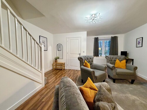 4 Bed | Free Parking | Fast WiFi | Desk | Pets