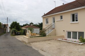 Exterior - La Canopée, gîte in the heart of the city, balcony, quiet street close to the Old Port (Pornic)