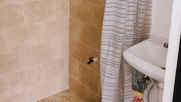 Towels, soap, shampoo, toilet paper