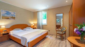 Double Room, Garden View | Desk, iron/ironing board, free WiFi