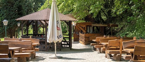 Double Room, Garden View | Outdoor dining