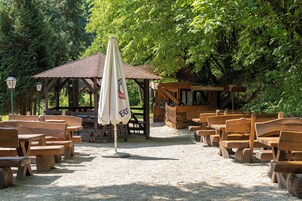 Double Room, Garden View | Outdoor dining