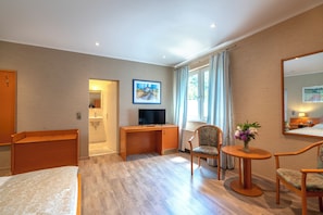 Double Room, Garden View | Desk, iron/ironing board, free WiFi - Landgasthof Hieren Mühle (Ney)