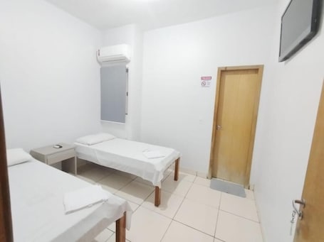 Standard Twin Room. Hotel Oliveira 44