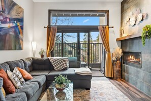 TV, fireplace - Mountain Retreat with Private Hot Tub; Prime Breck Location (Breckenridge)