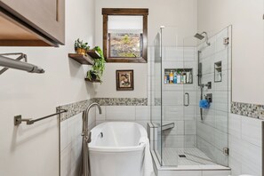 Hair dryer - Mountain Retreat with Private Hot Tub; Prime Breck Location (Breckenridge)