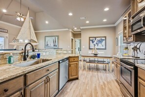 Fridge, microwave, oven, stovetop - SEA WORTHY - 3 bedroom, outdoor bar with TV, close to beach! (Crystal Beach)
