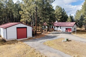 Exterior - Guest house escape in the trees (Angel Fire)