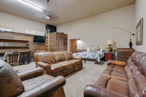 Room - Guest house escape in the trees (Angel Fire)