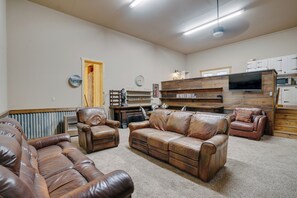 Living area - Guest house escape in the trees (Angel Fire)