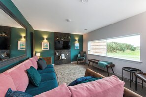 Deluxe Cabin | Living area