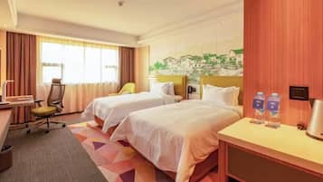 Tomannsrom – comfort | Skrivebord, skrivebord for bærbar PC og blendingsgardiner