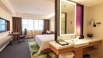 Skrivebord, skrivebord for bærbar PC og blendingsgardiner