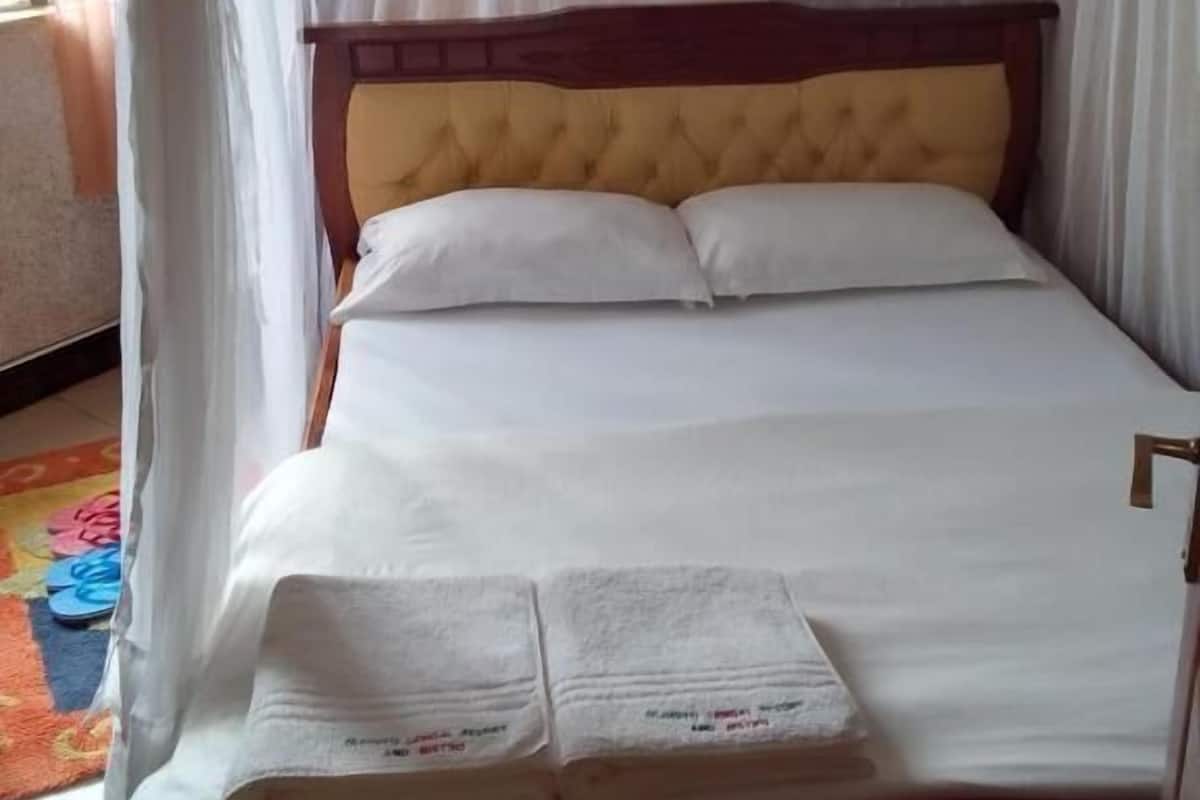 Deluxe Single Room | Free WiFi, bed sheets