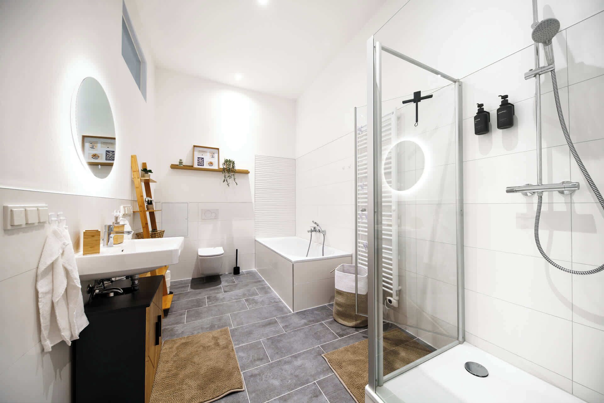 Shower, hair dryer, towels, shampoo