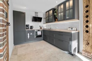 Private kitchen - Vacation apartment Rettbrook - Stylish country vacation with garden idyll & fireplace (Bad Zwischenahn)