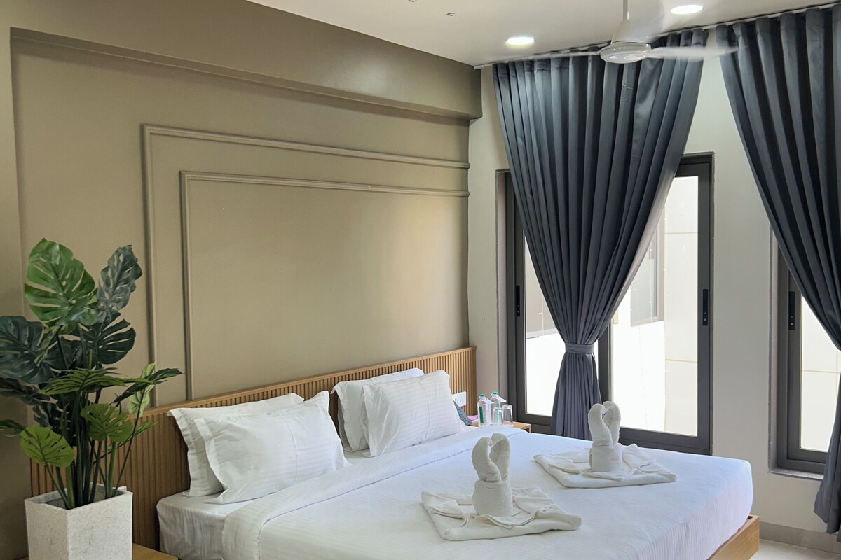 Habitación ejecutiva | Escritorio, camas supletorias, wifi gratis y ropa de cama