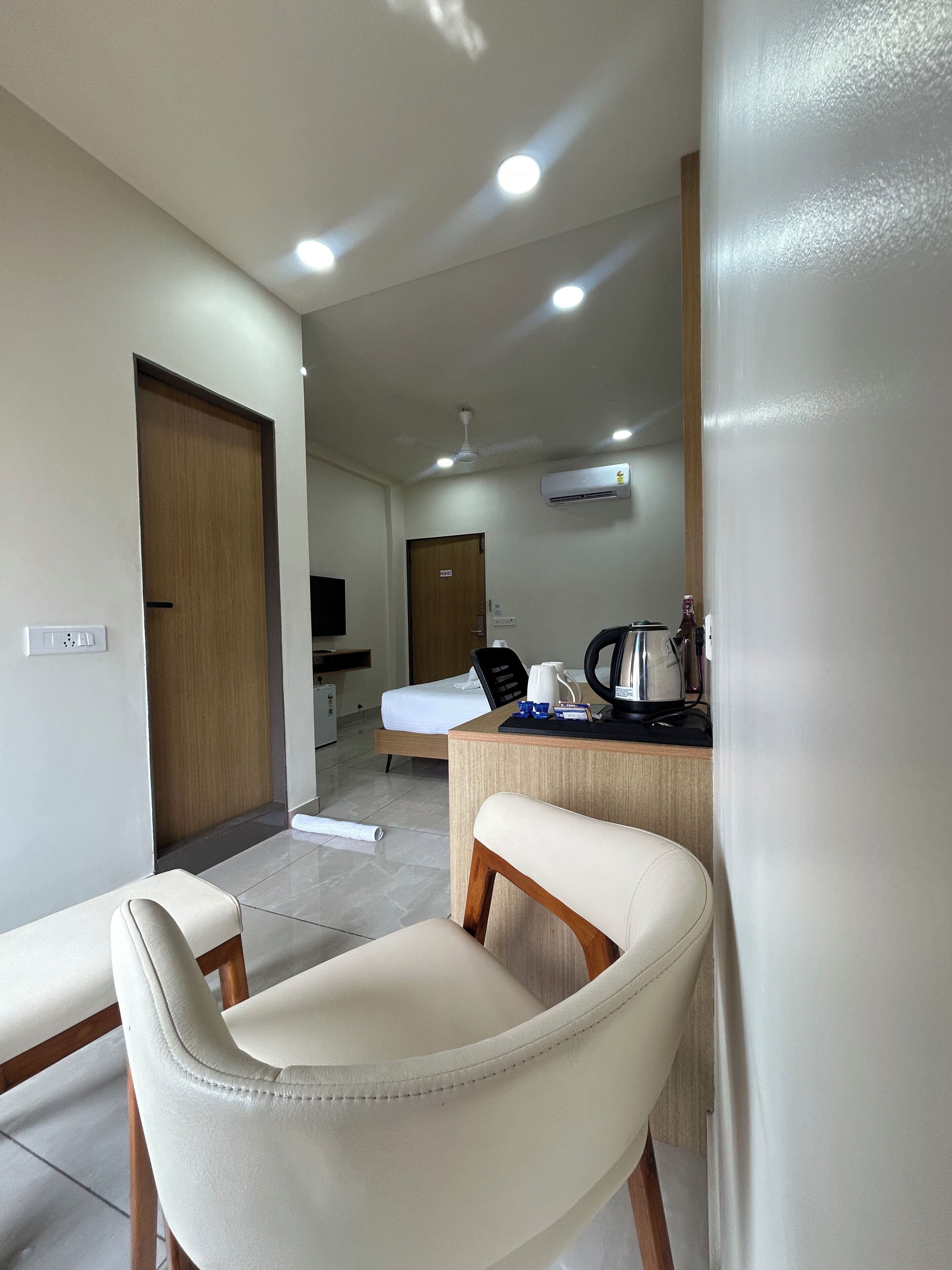 Deluxe Room | Desk, rollaway beds (surcharge), WiFi (free), bed sheets