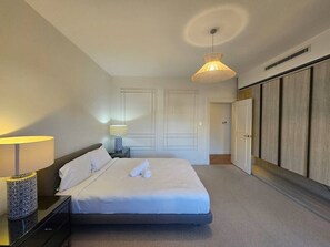 Iron/ironing board, bed sheets - 3BR Terrace Miller Point in SYD CBD Great Location (Millers Point)