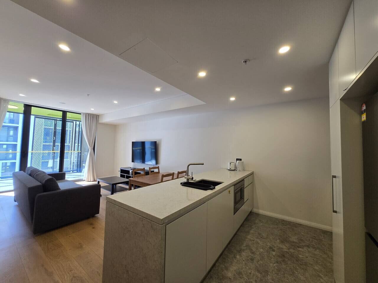 冰箱、微波炉、烤箱、炉灶