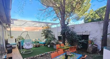 THE DREAM OF QUIXOTE. Single Room BC