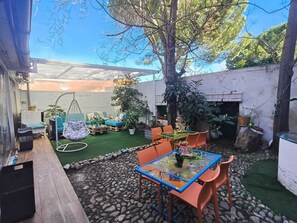 Outdoor dining - THE DREAM OF QUIXOTE. Single Room (Alcalá de Henares)