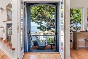 Interior - 3997 Oceanview Oasis - Stunning Monterey Bay View (Pacific Grove)