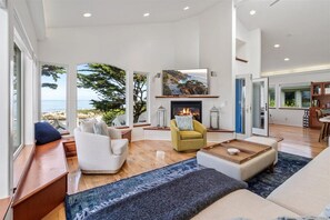 Smart TV, fireplace - 3997 Oceanview Oasis - Stunning Monterey Bay View (Pacific Grove)