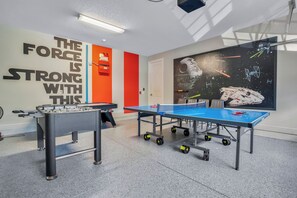 Game room - Game Room, Vegas Bedroom, Resort-style Pool, Table Tennis + Foosball Table: Epic Getaway (Kissimmee)
