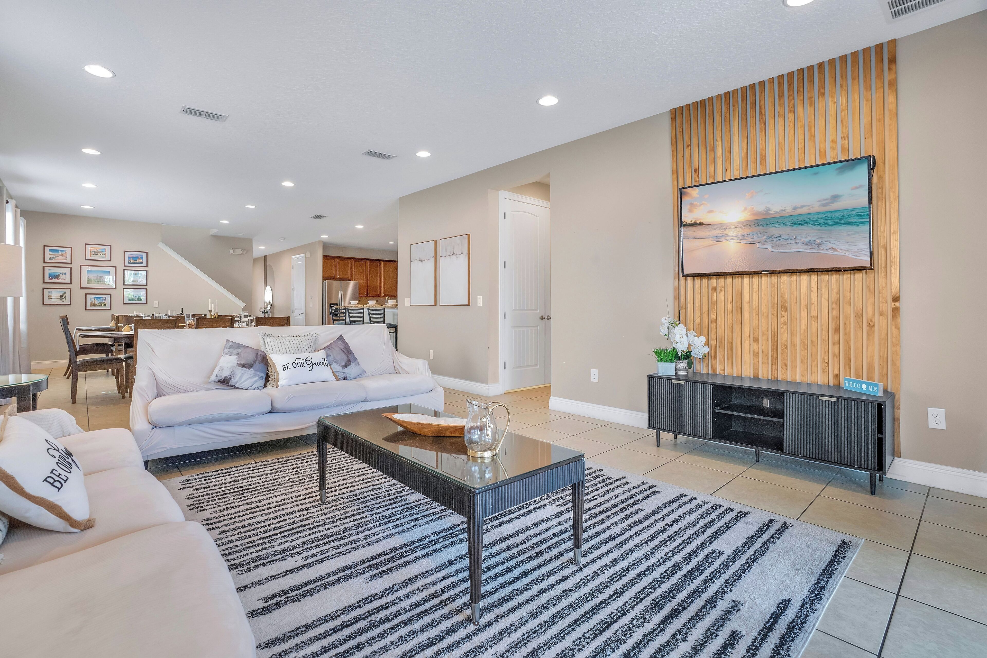 Älytelevisio, pöytäjalkapallopöytä, pöytätennispöytä, stereot