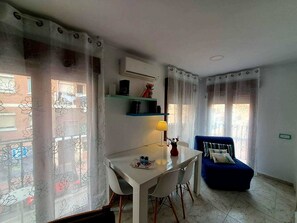 Dining - LA DONCELLA APARTMENT (Alcalá de Henares)