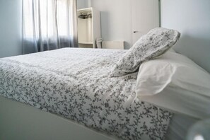 Iron/ironing board - APARTMENT LAS CIGÜEÑAS (Alcalá de Henares)