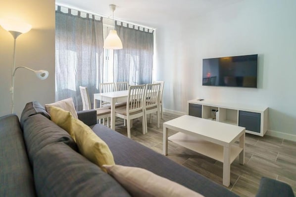 TV - APARTMENT LAS CIGÜEÑAS (Alcalá de Henares)