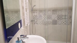 Hair dryer, towels - LA GALATEA APARTMENT (Alcalá de Henares)