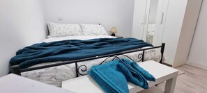 Iron/ironing board - LA INSULA APARTMENT (Alcalá de Henares)
