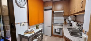 Private kitchen - EL TOBOSO APARTMENT (Alcalá de Henares)