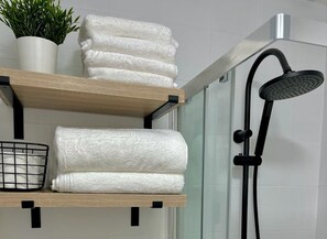Hair dryer, towels - HOTEL APARTMENTS ATRIUM HISTORIC CENTER. 1.3 (Alcalá de Henares)