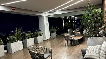 Apartment, 2 Bedrooms, Accessible, Balcony | Lounge