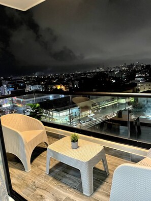 Appartement, 2 chambres, accessible aux personnes à mobilité réduite, balcon | Bar lounge