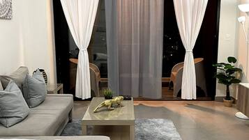 Apartment, 2 Bedrooms, Accessible, Balcony | Living room